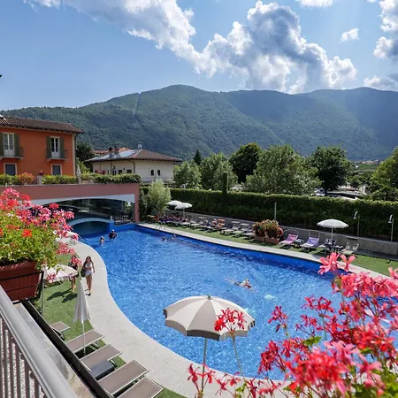 Hotel Aquazzurra & 4*