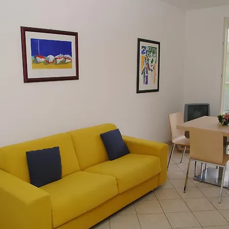 Hotel Aquazzurra & 4*